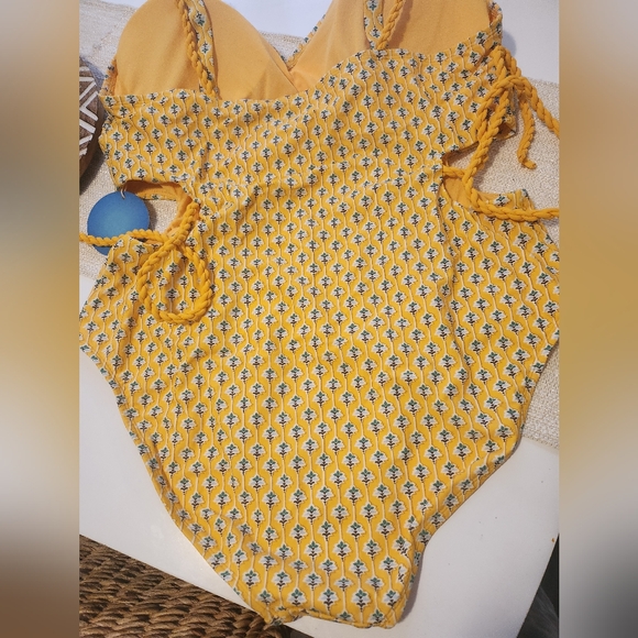 Rhode yellow floral 1pc swimsuit - Picture 6 of 8